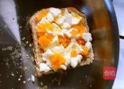  Illustration of how to make avocado and egg sandwich 3