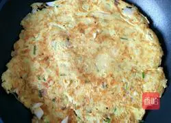 Illustration of how to make potato, onion and oatmeal egg pancakes 7