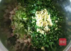 Illustration of how to make braised pork buns 8