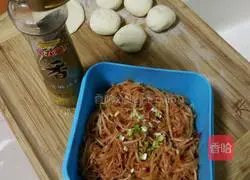 Illustration of making shredded radish buns 3