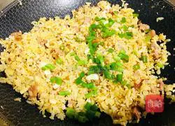 Illustration of how to make salted duck egg and meat floss fried rice 7