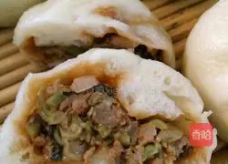 Illustration of how to make steamed buns with meat and beans 11
