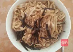 Illustration of how to make scallion oil noodles 5