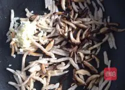 Illustration of how to make simple fried noodles 9