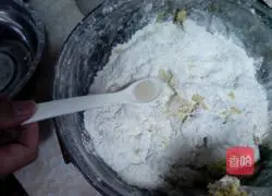 Illustration of how to make pumpkin steamed buns 10