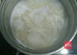 Illustration of how to make fried noodles with eggs 2