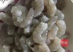 Illustration of how to make three fresh stuffed dumplings 2