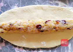 Illustration of how to make glutinous rice flavored sausage and bean dregs steamed bun rolls 13
