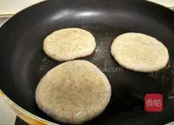 Illustration of how to make osmanthus sugar whole wheat purple sweet potato cake 13