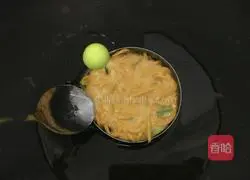 Illustration of how to make pumpkin egg pancakes 9