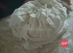 Illustration of how to make corn flour noodles steamed buns 3