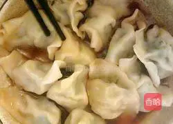 Illustration of how to make leek and pork dumplings 4