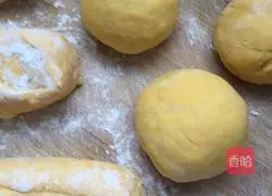 Illustration of how to make pumpkin steamed buns 8