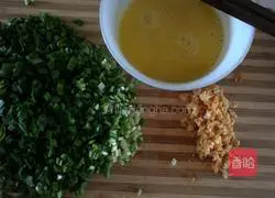 Illustration of how to make pumpkin and leek vegetarian buns 4