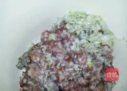 Illustration of how to make fresh meat Yuanbao wontons 4