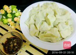 Illustration of how to make fresh meat and water chestnut dumplings 19