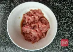  Lean meat Illustration of how to make fried noodles 3