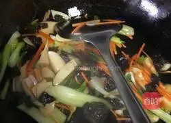 Illustration of how to make small fried noodles 3