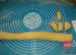 Illustration of how to make pumpkin steamed buns 7