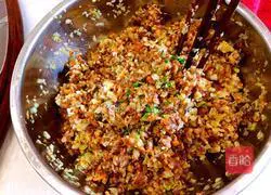 Illustration of how to make wontons with mushrooms and cabbage 4