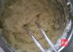 Courgette Egg Pancake Illustration of how to do it 3