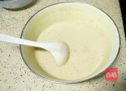 Illustration of how to make banana waffles 3