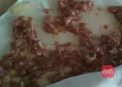 Illustration of how to make mutton and onion cake 7