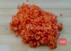 Illustration of how to make carrot and egg steamed bun slices 2