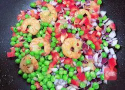 Illustration of how to make pineapple and shrimp fried rice 10