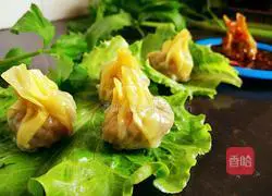 Illustration of how to make steamed wontons 7