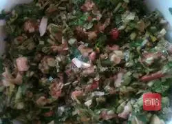 Illustration of how to make coriander and pork dumplings 4