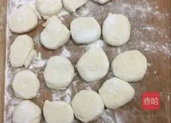 Illustration of how to make homemade buns 4