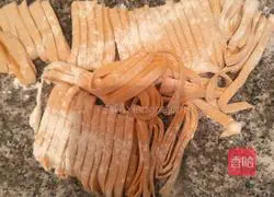 How to make two-color noodles Illustration 3