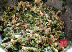 Leeks, eggs and shrimp dumpling fillings Illustration of how to do it 5