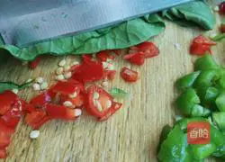 Illustration of how to make fried noodles with eggs and vegetables 3