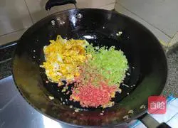 Illustration of how to make duck egg fried rice 5