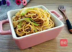 Illustration of how to make fried noodles with shredded pork and cabbage 8