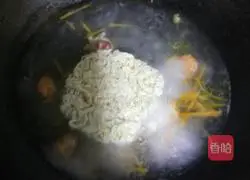Illustration of how to make noodles for children 2