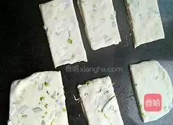 Illustration of how to make scallion pancake 12