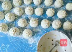 Illustration of how to make vegetarian buns with radish filling 12