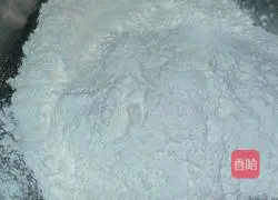 Illustration of how to make pork and celery dumplings 1