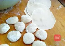 Illustration of how to make celery dumplings 1