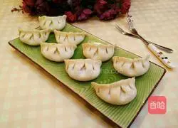 Illustration of how to make Crescent Dumplings 1