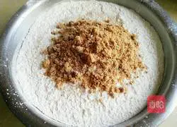 Illustration of how to make walnut, red date and brown sugar steamed buns 3