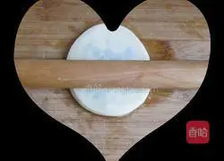 Illustration of how to make scallion pancakes with dumpling skins 8