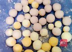 Illustration of how to make homemade colorful glutinous rice balls 6