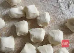 Illustration of how to make lace dumplings (leek and egg filling) 8