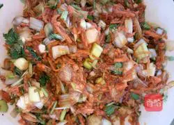 Illustration of how to make hot noodle hand cakes 8