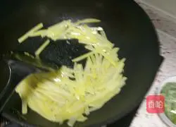 Illustration of how to make ham and egg fried rice 2