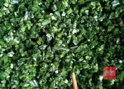 Illustration of how to make leek and pork dumplings 1